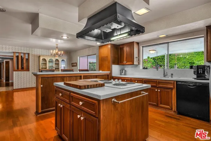 575 E Channel Road, Los Angeles, California 90402