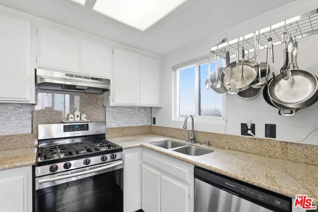 14405 Cerise Avenue 1, Hawthorne, California 90250 — photo 5