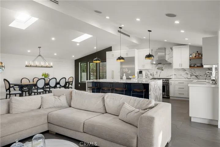 20461 Coulson, Woodland Hills, California 91367