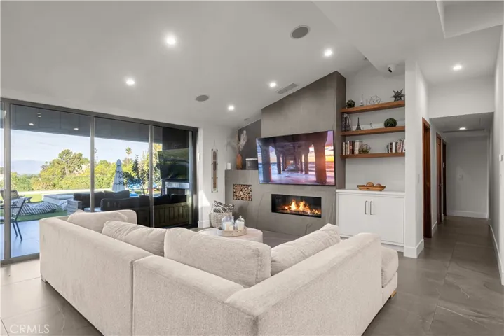 20461 Coulson, Woodland Hills, California 91367