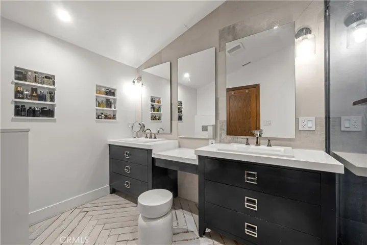 20461 Coulson, Woodland Hills, California 91367