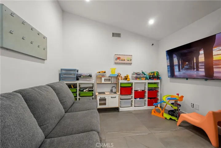 20461 Coulson, Woodland Hills, California 91367