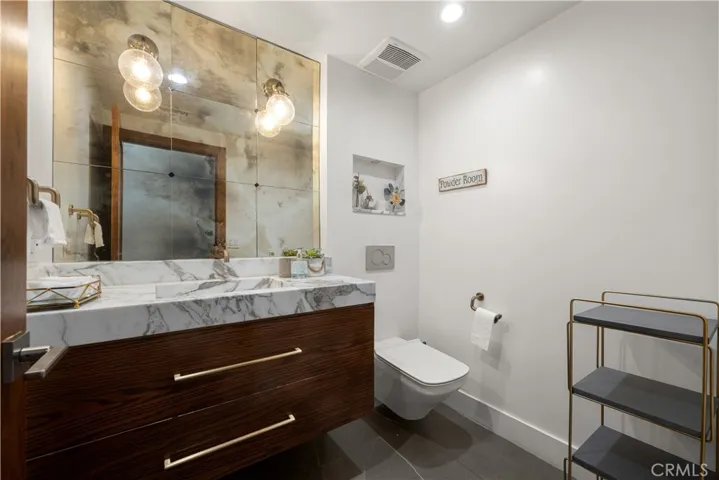 20461 Coulson, Woodland Hills, California 91367