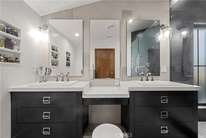 20461 Coulson, Woodland Hills, California 91367