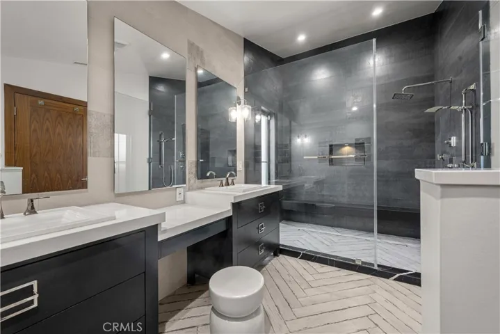 20461 Coulson, Woodland Hills, California 91367