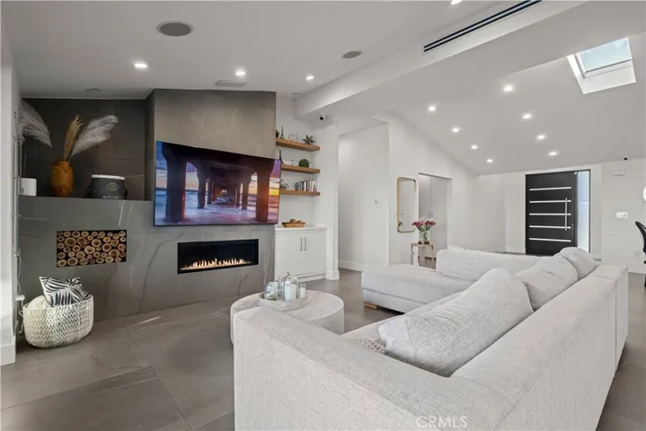 20461 Coulson, Woodland Hills, California 91367