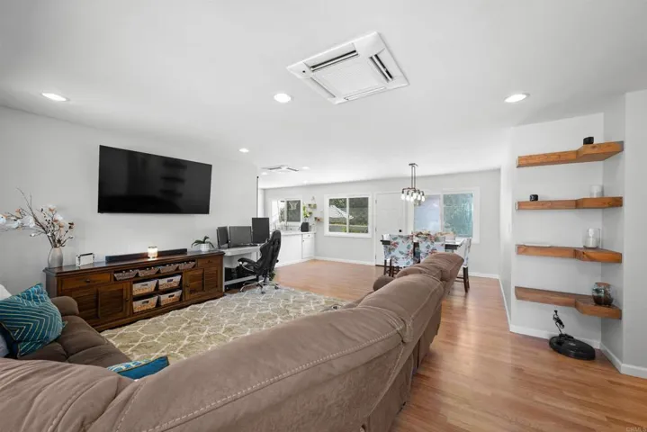 9601 Halberns Blvd, Santee, California 92071