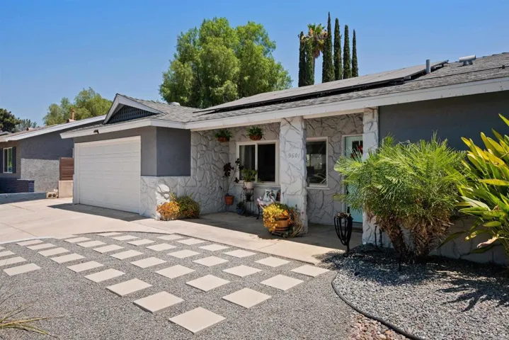 9601 Halberns Blvd, Santee, California 92071