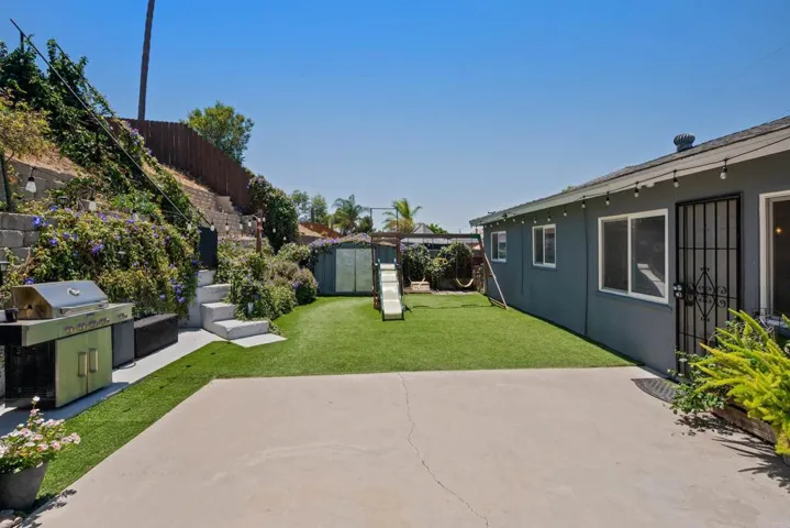 9601 Halberns Blvd, Santee, California 92071