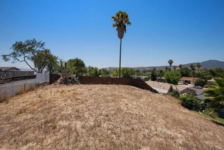 9601 Halberns Blvd, Santee, California 92071