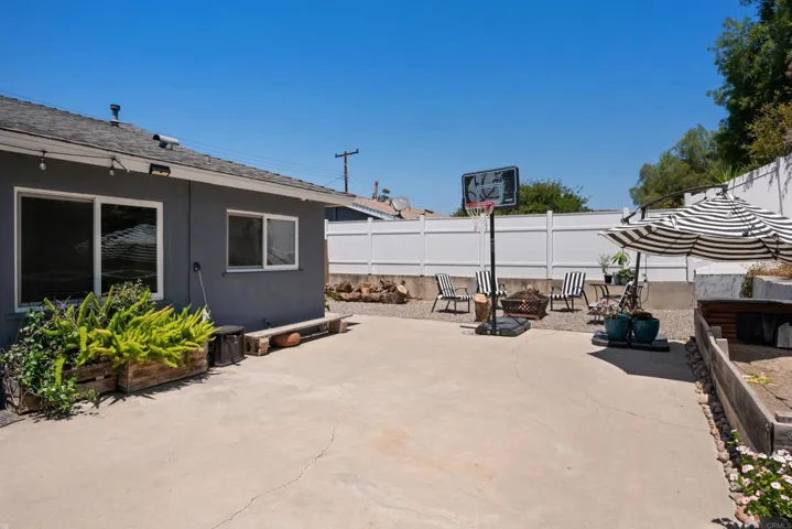 9601 Halberns Blvd, Santee, California 92071