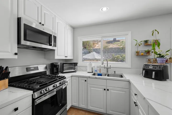 9601 Halberns Blvd, Santee, California 92071