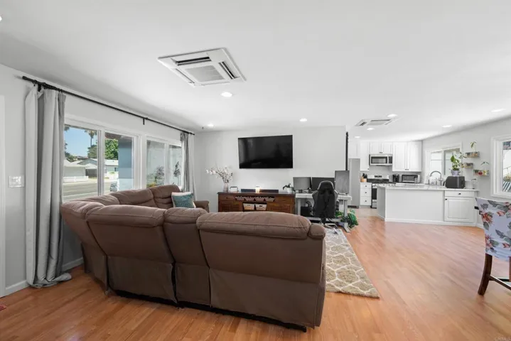 9601 Halberns Blvd, Santee, California 92071