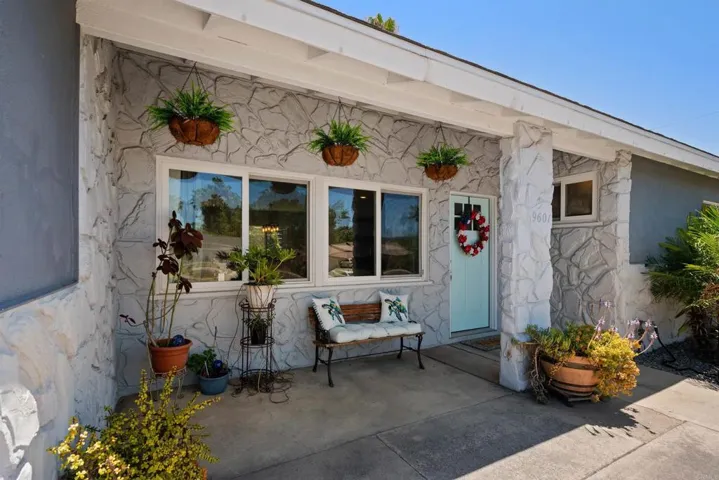 9601 Halberns Blvd, Santee, California 92071