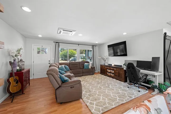 9601 Halberns Blvd, Santee, California 92071