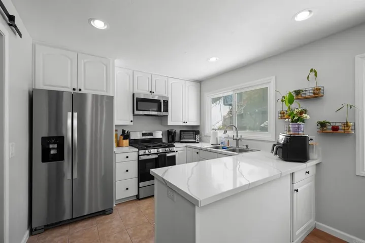 9601 Halberns Blvd, Santee, California 92071