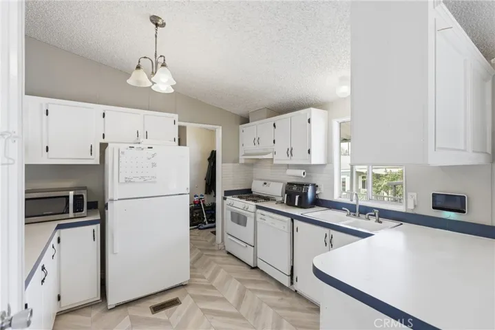 1855 E Riverside 390, Ontario, California 91761