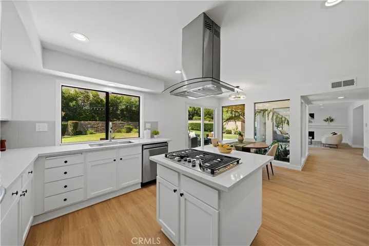 29033 Hollow Oak Court, Agoura Hills, California 91301