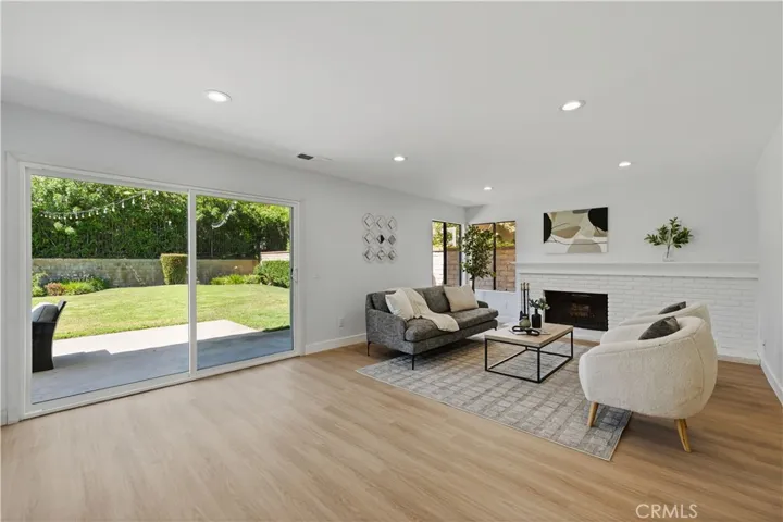 29033 Hollow Oak Court, Agoura Hills, California 91301
