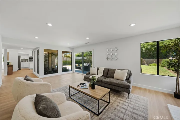 29033 Hollow Oak Court, Agoura Hills, California 91301