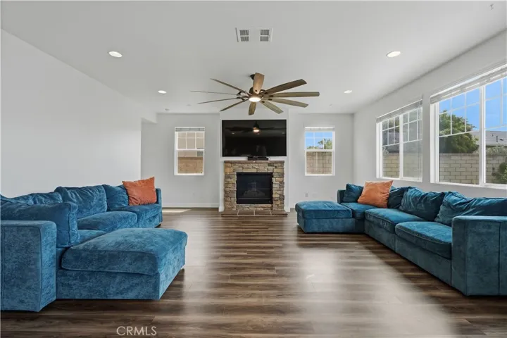 22604 Dragonfly Court, Saugus, California 91350