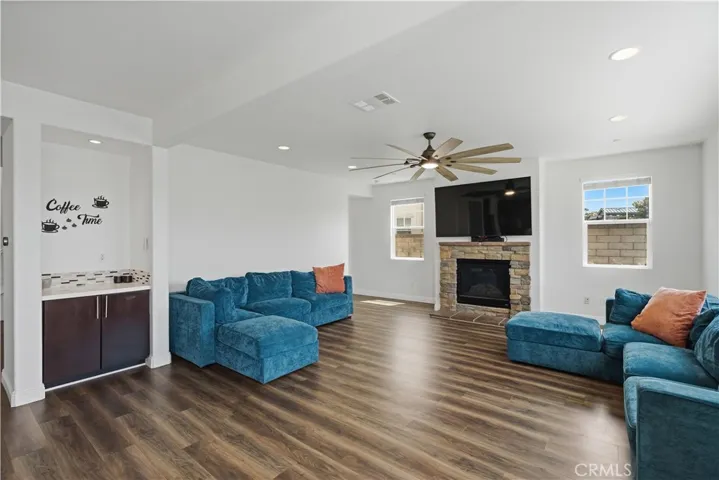 22604 Dragonfly Court, Saugus, California 91350