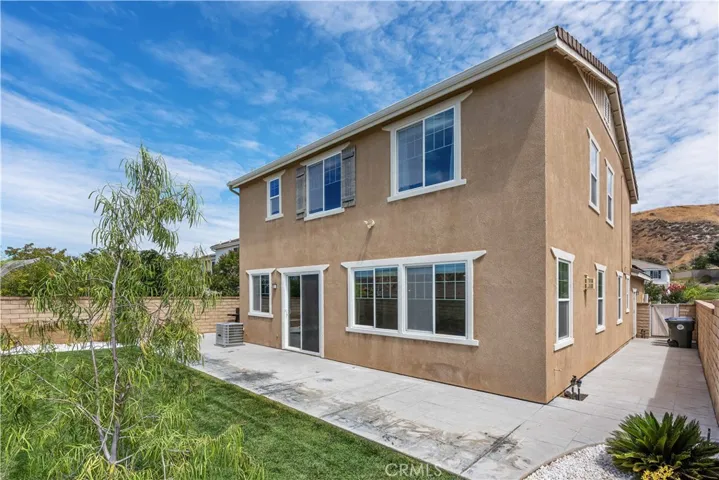 22604 Dragonfly Court, Saugus, California 91350