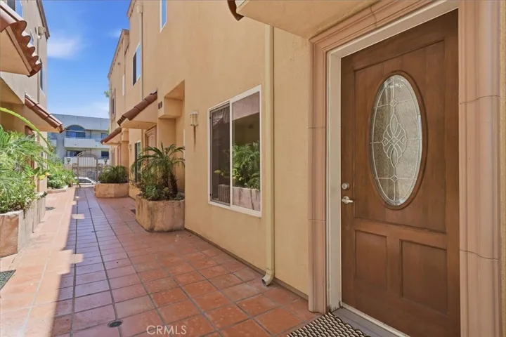 5719 Camellia 105, North Hollywood, California 91601