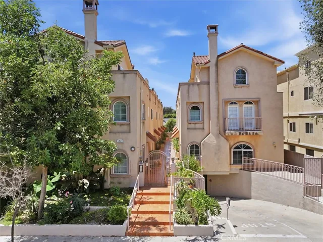 5719 Camellia 105, North Hollywood, California 91601
