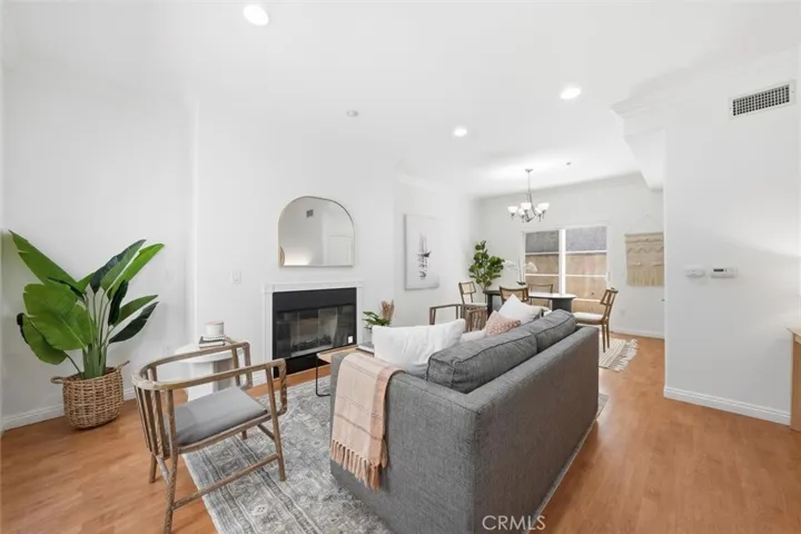 5719 Camellia 105, North Hollywood, California 91601
