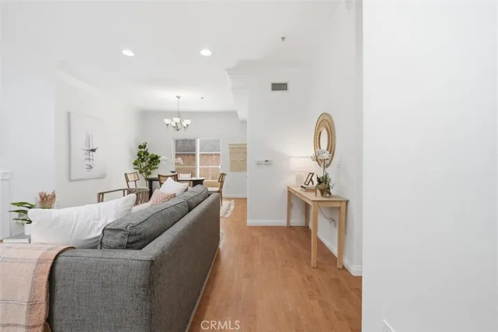 5719 Camellia 105, North Hollywood, California 91601