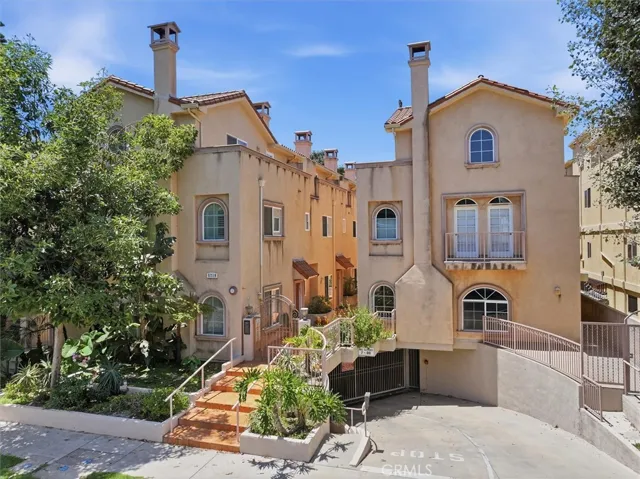 5719 Camellia 105, North Hollywood, California 91601