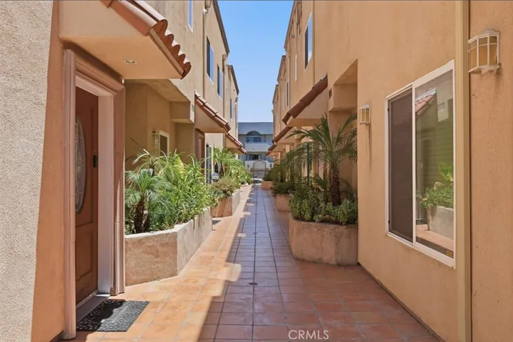 5719 Camellia 105, North Hollywood, California 91601
