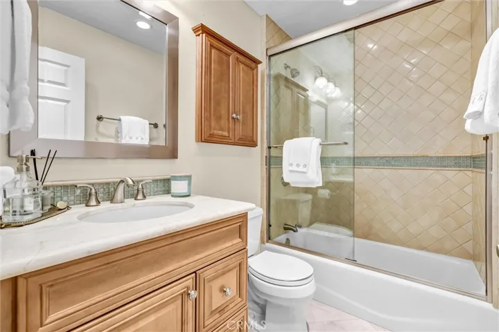 Secondary Full Bath