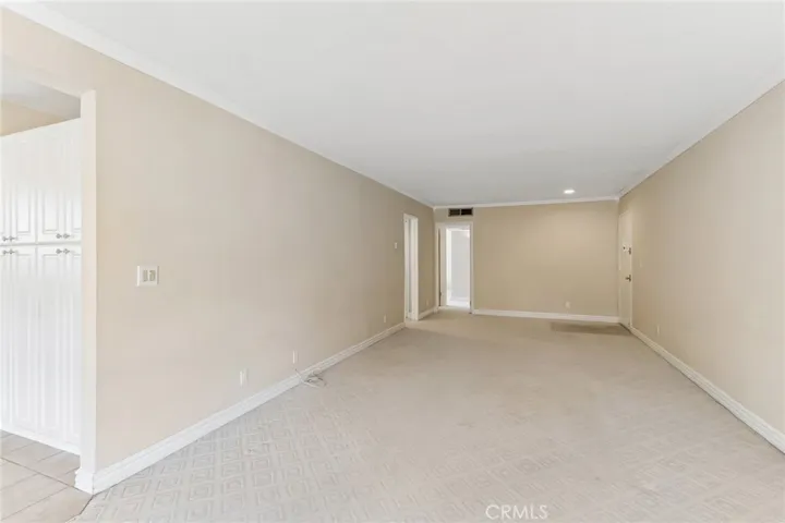 11507 Moorpark, Los Angeles, California 91602 — photo 5