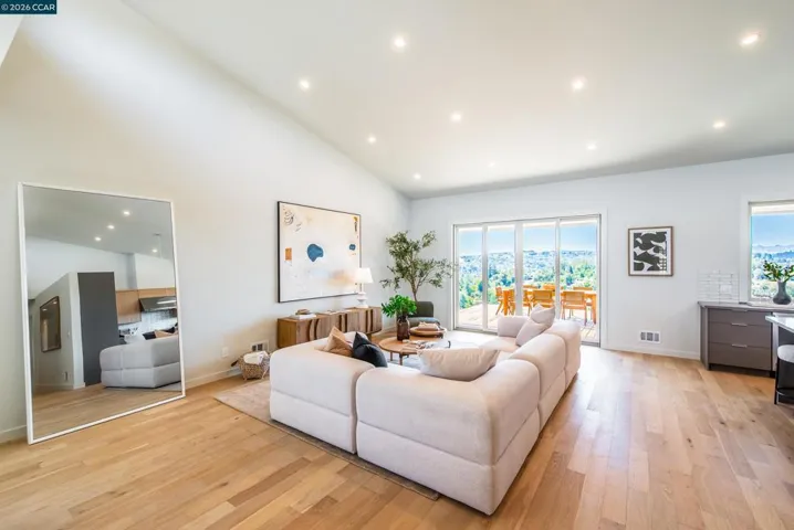105 Hillcroft, Walnut Creek, California 94597