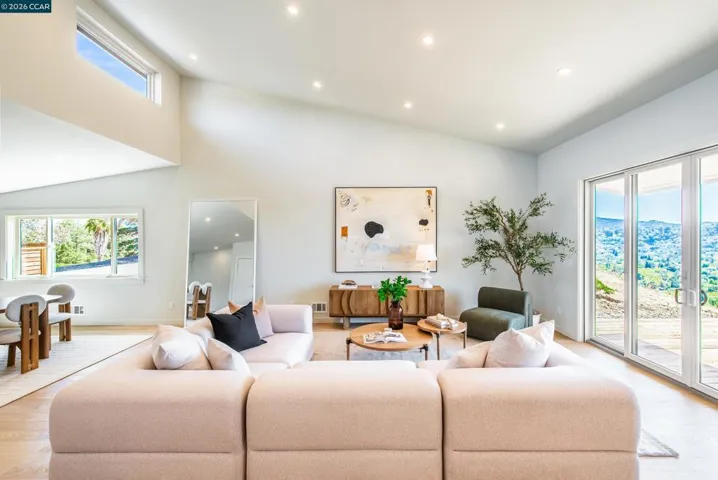 105 Hillcroft, Walnut Creek, California 94597