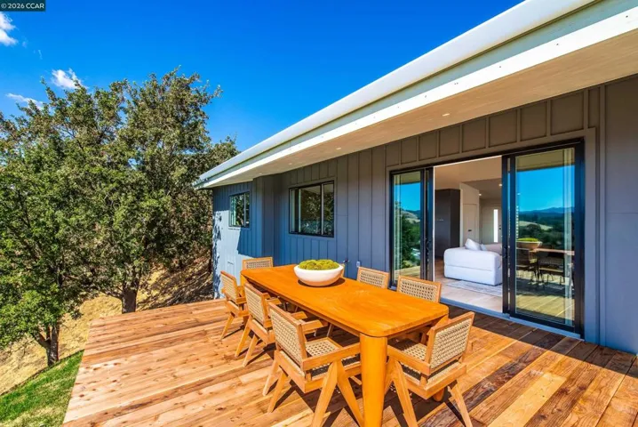 105 Hillcroft, Walnut Creek, California 94597