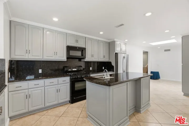 809 S Pima Avenue, West Covina, California 91790