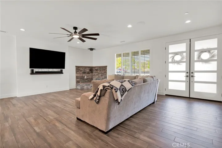 16160 Tenaya, Apple Valley, California 92307