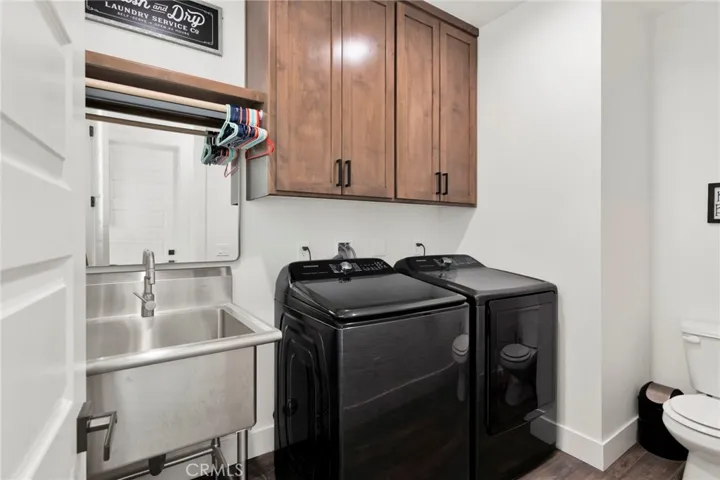 laundry room/half Bathroom