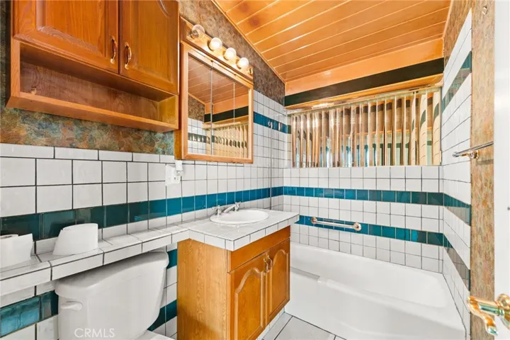 3236 Stevely, Long Beach, California 90808