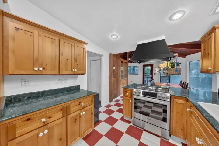 20905 Comanche Trail, Los Gatos, California 95033