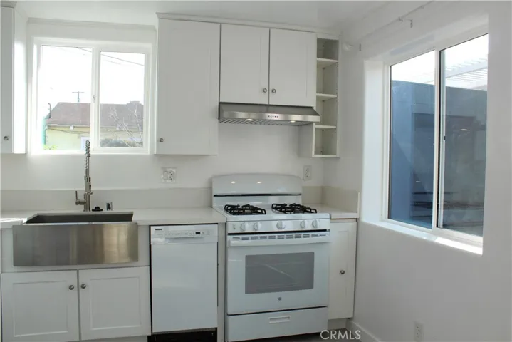 19514 Donora, Torrance, California 90503