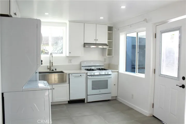 19514 Donora, Torrance, California 90503