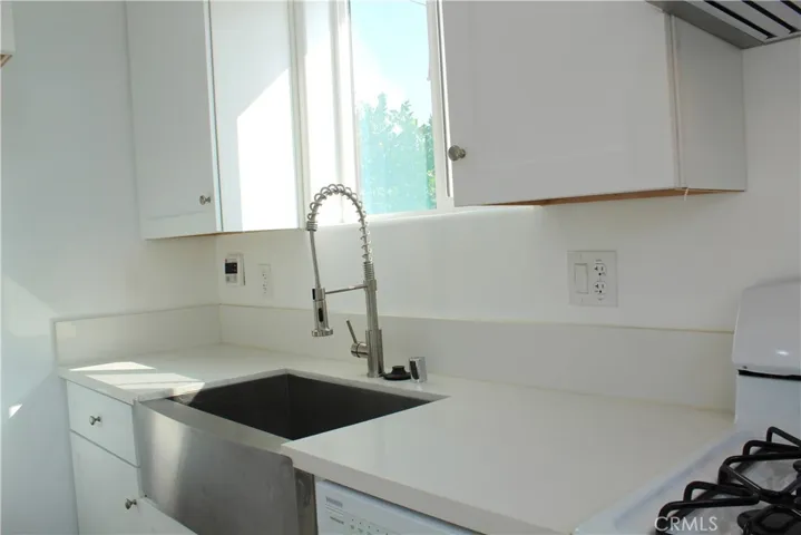19514 Donora, Torrance, California 90503