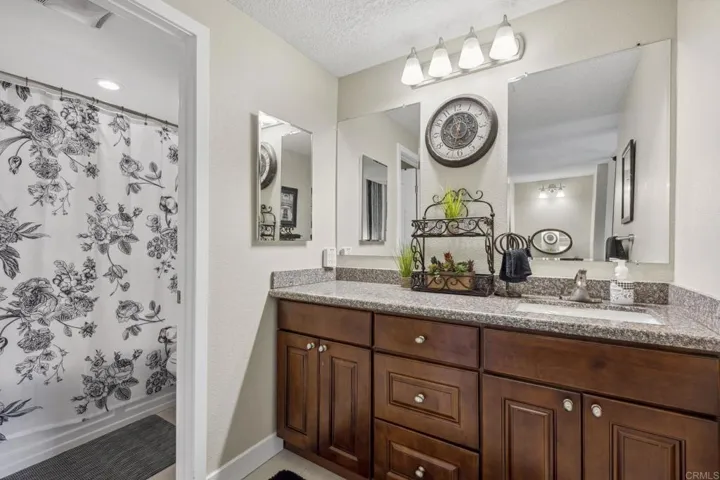 2508 Navarra Drive 402, Carlsbad, California 92009