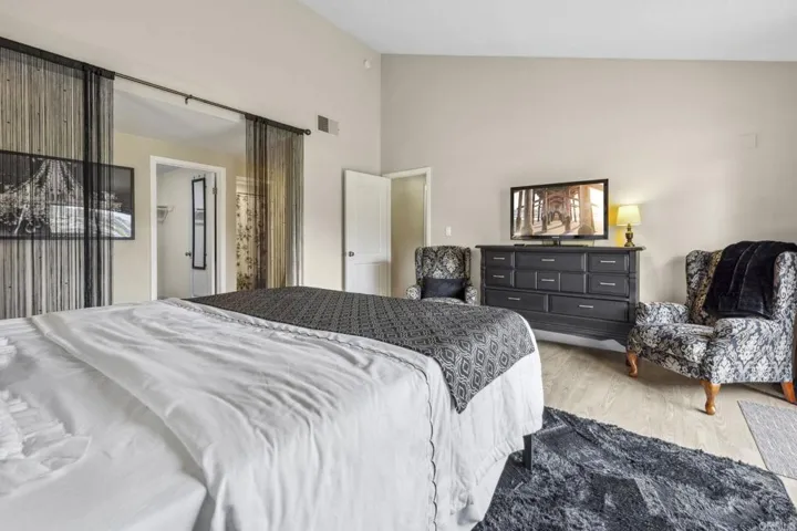 2508 Navarra Drive 402, Carlsbad, California 92009