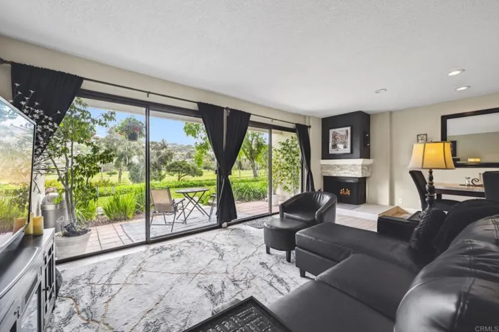 2508 Navarra Drive 402, Carlsbad, California 92009