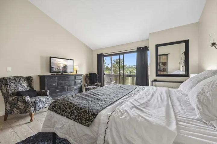 2508 Navarra Drive 402, Carlsbad, California 92009
